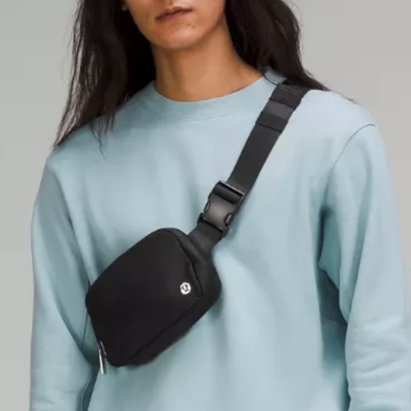 New in Package! Lululemon Everywhere Belt Bag Black EBB Fanny Pack NWT - Picture 5 of 8